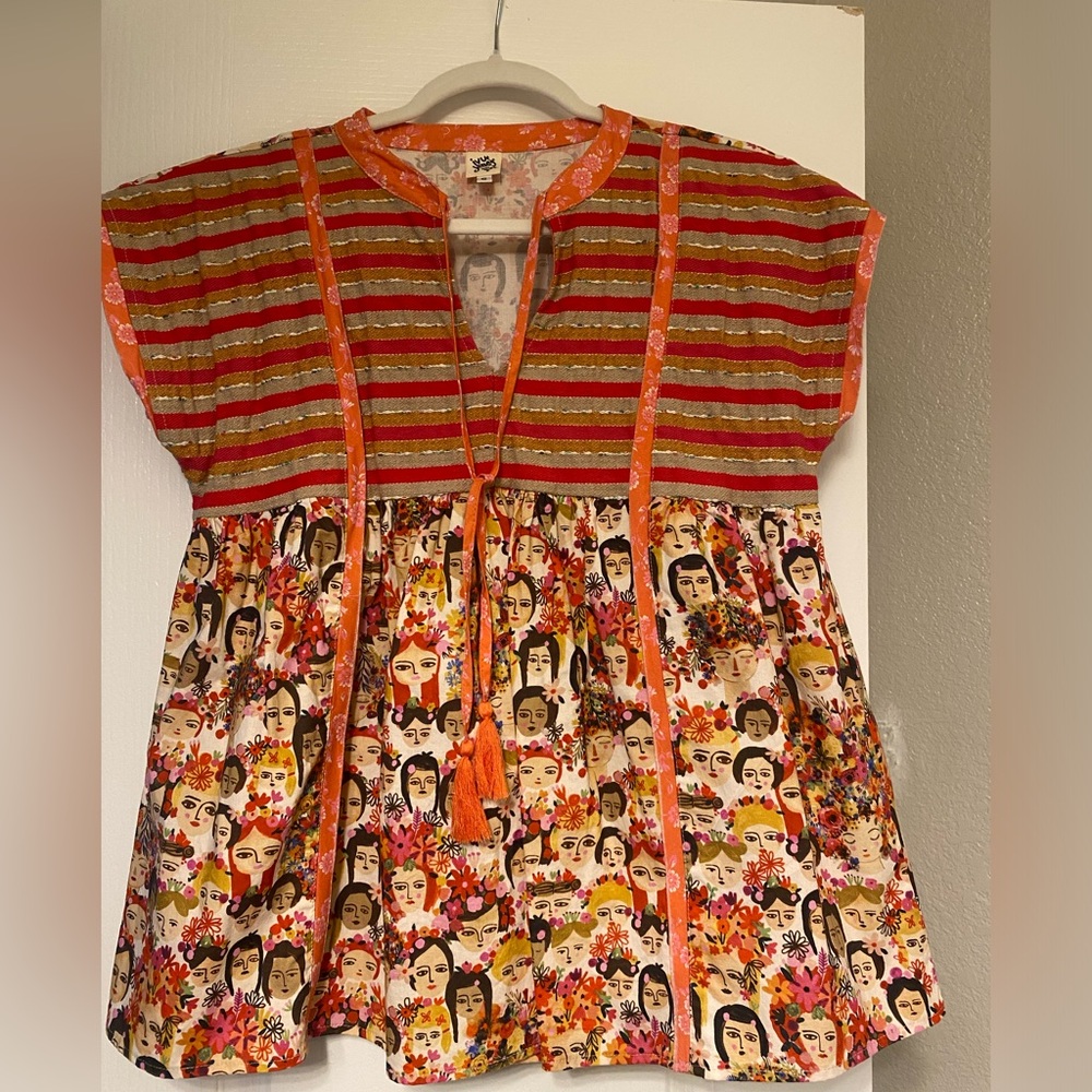 Ivy Jane NWOT top with eye catching print size S